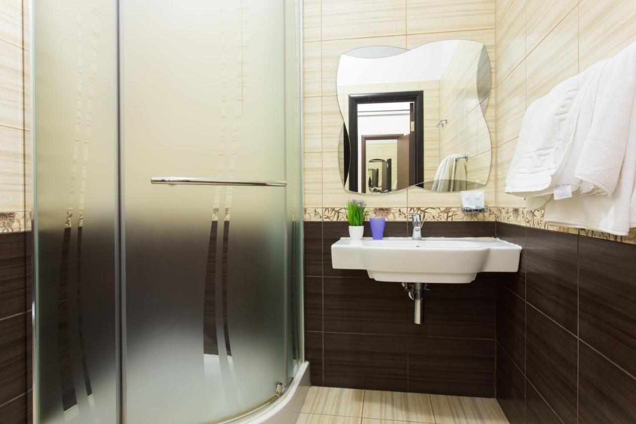 Hotel Voyage Kharkiv Eksteriør billede